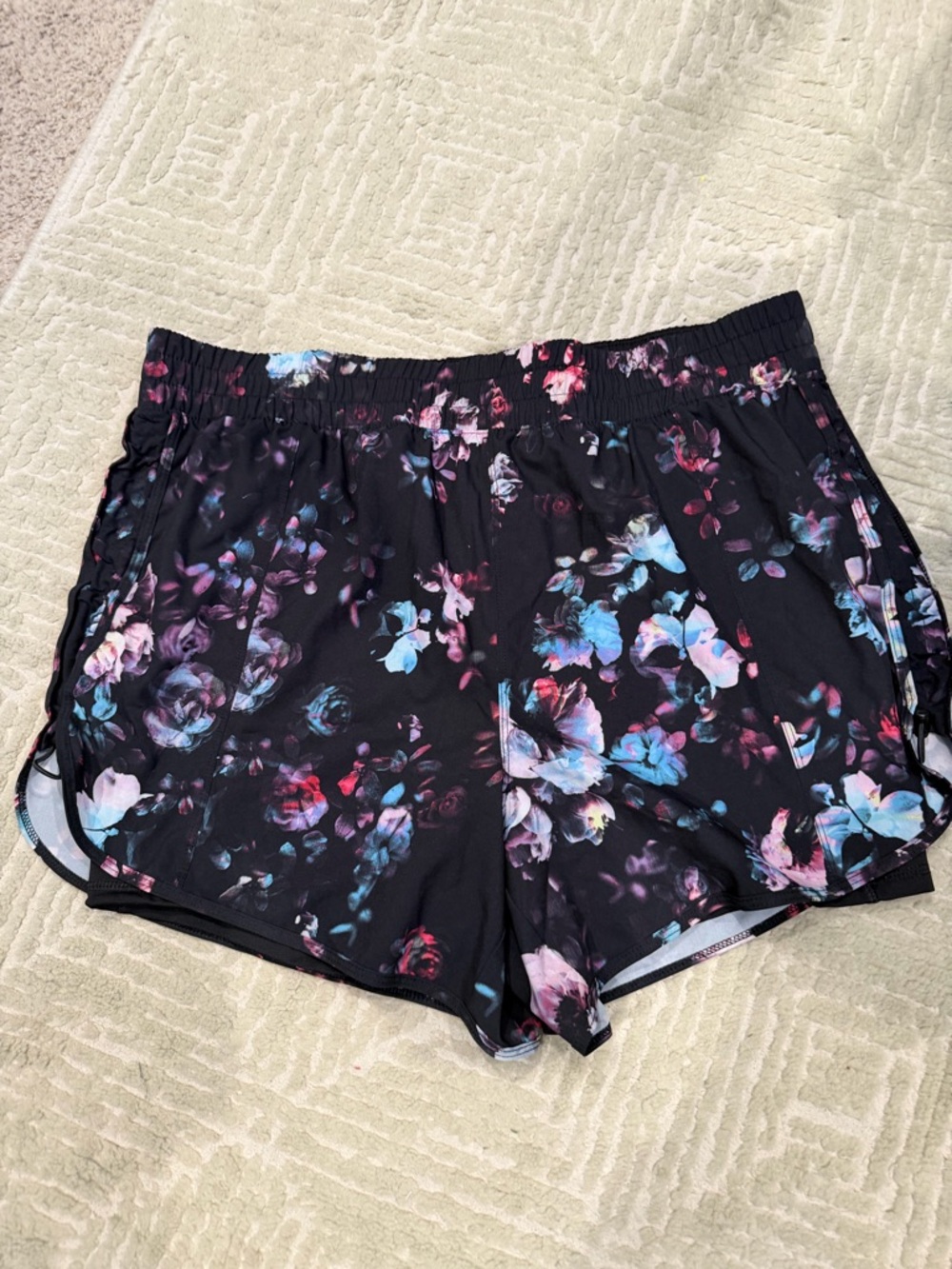 Avia Black Floral Athletic Shorts XL.   0055